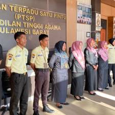 Awali Hari dengan Briefing, PTSP Siap Berikan Pelayanan Terbaik