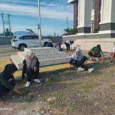 PTA Sulawesi Barat Laksanakan Kerja Bakti untuk Ciptakan Lingkungan Kerja yang Bersih dan Nyaman
