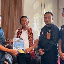 Tim Pengawas Daerah Serahkan Laporan Hasil Pengawasan PA Majene