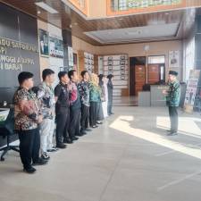 Tingkatkan Kualitas Pelayanan, Hakim Tinggi PTA Sulbar Tekankan Penerapan ZI dan Kejujuran kepada Petugas PTSP