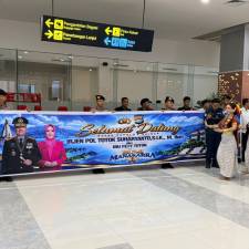 Sinergi Antar-Instansi, Ketua PTA Sulawesi Barat Sambut Kapolda Baru di Bandara Tampa Padang